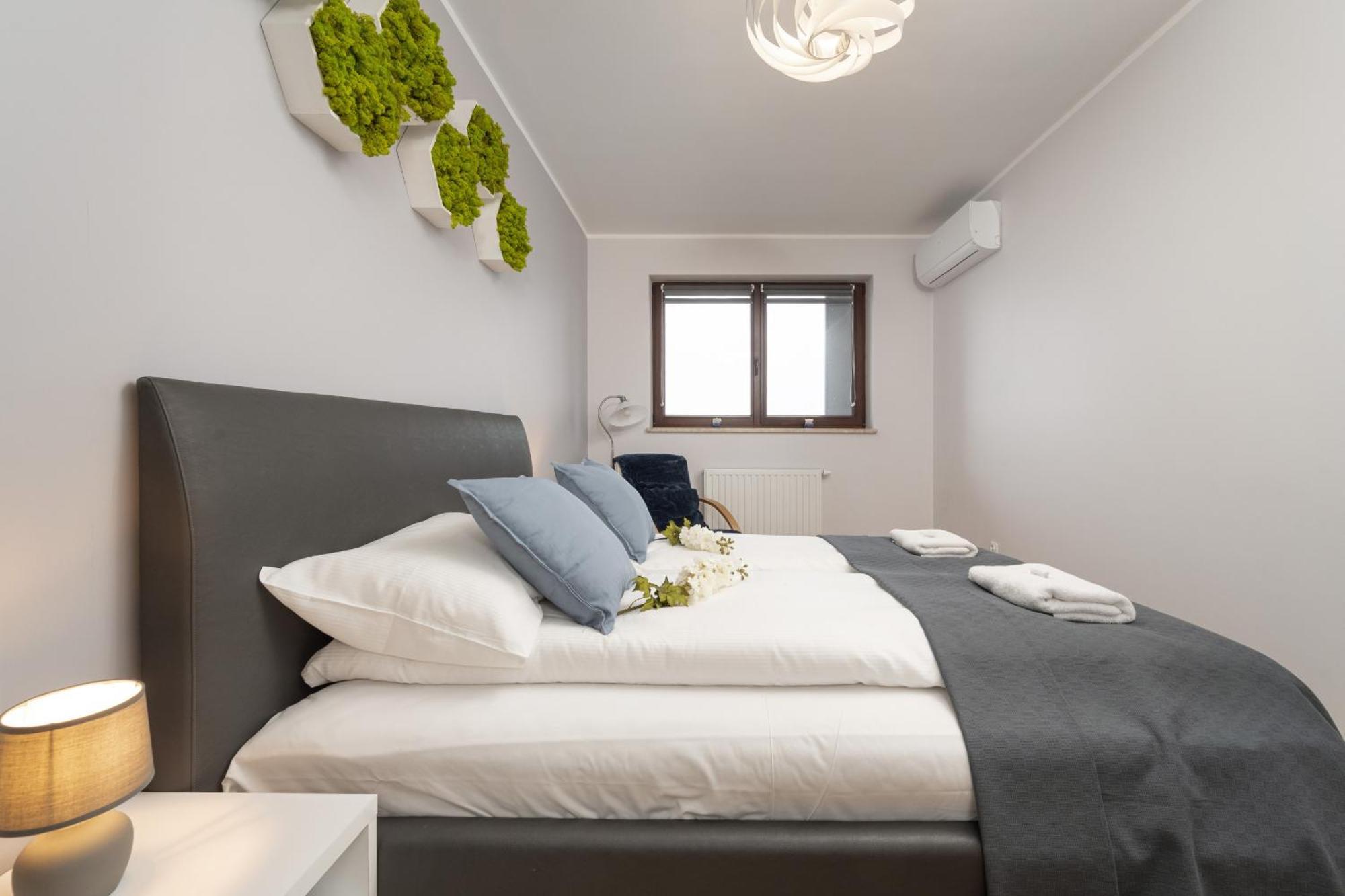 Comfortable Krakowska With Free Parking By Renters Apartment