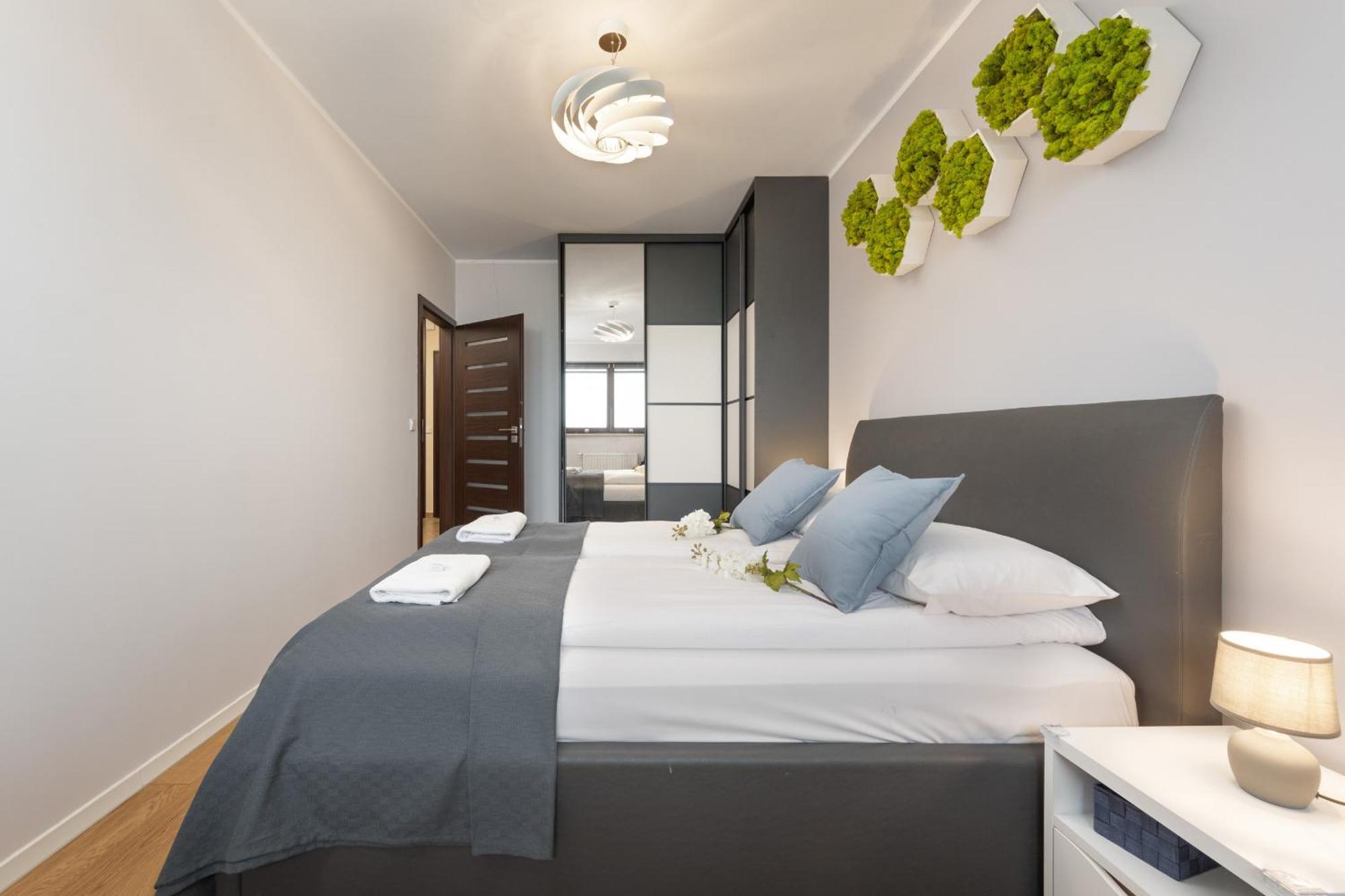 Comfortable Krakowska With Free Parking By Renters *