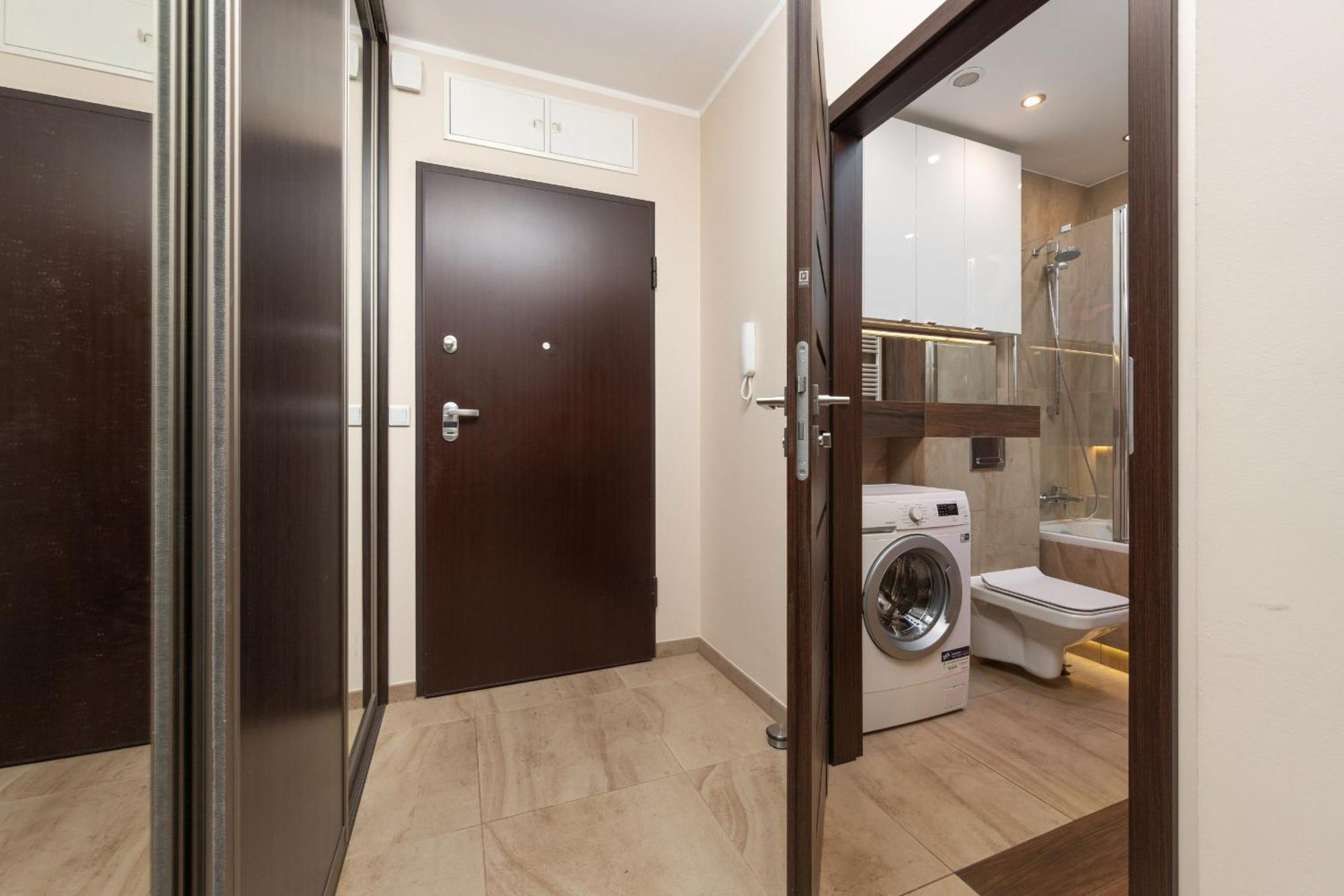 Comfortable Krakowska With Free Parking By Renters *