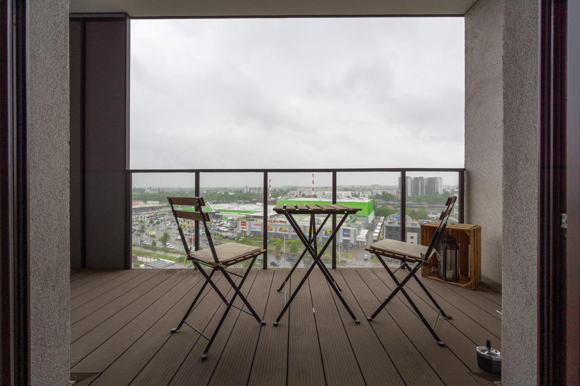 Comfortable Krakowska With Free Parking By Renters Apartment